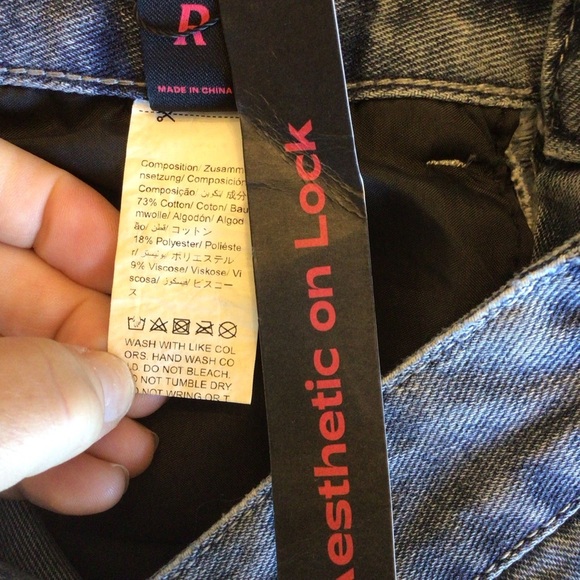 Romwe Women’s Jeans Size Small (4) High Waisted Wide Leg Distressed Cross Patch - Picture 8 of 8